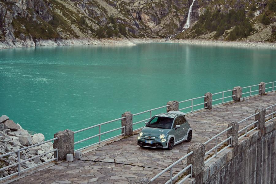  Abarth 695 70° Anniversario (312) 2019 года  (WW) (фото 34 из 70)